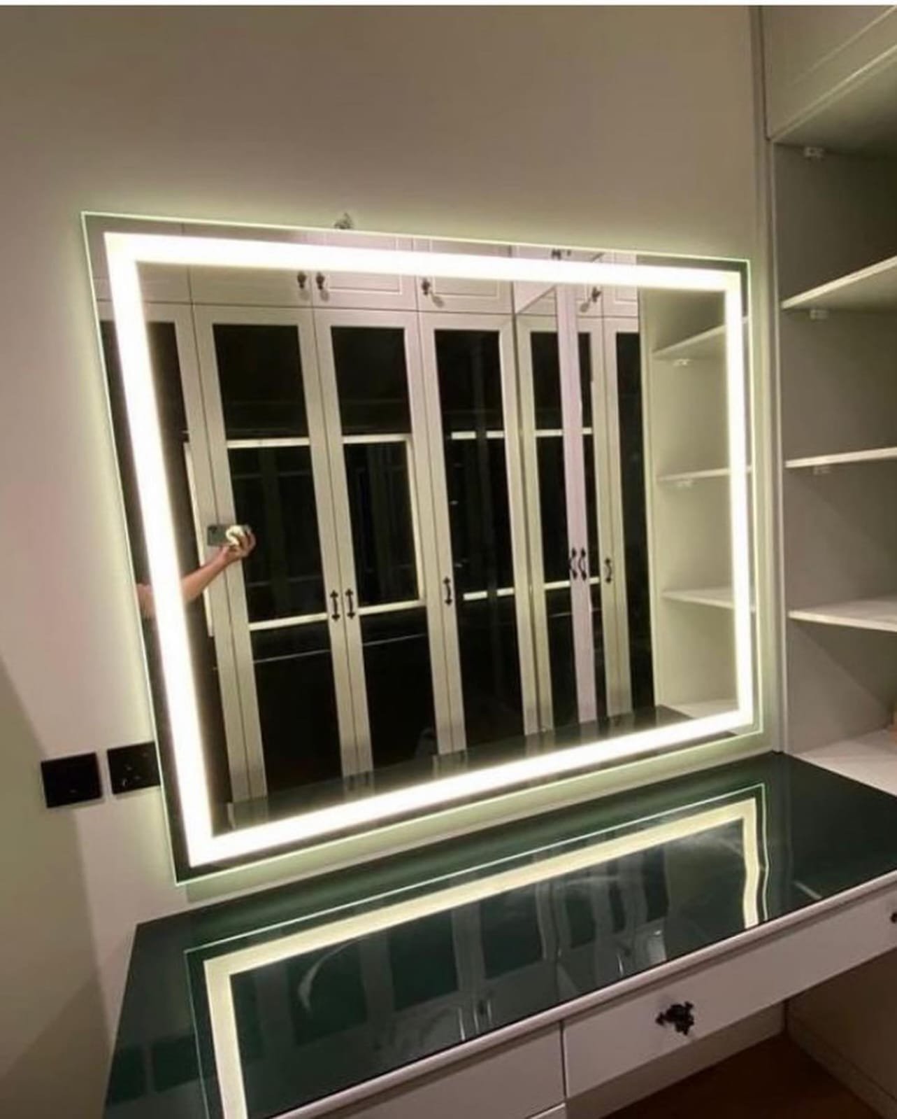مرآة تسريحة بإضاءة LED