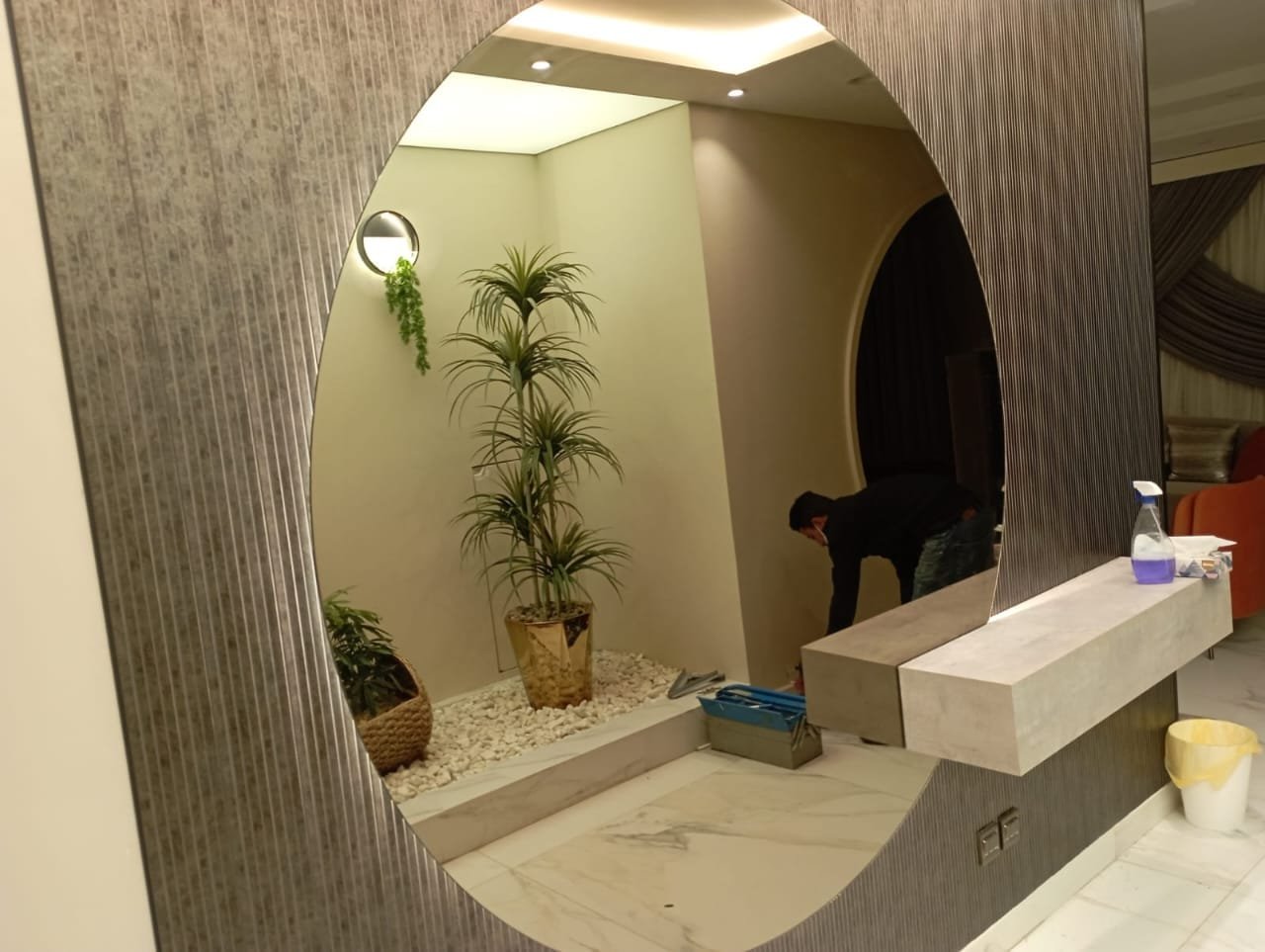 مرآة دائرية ديكورية